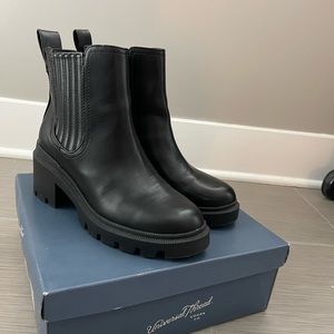 Women’s Anaya Heeled Chelsea Boots - Universal Thread